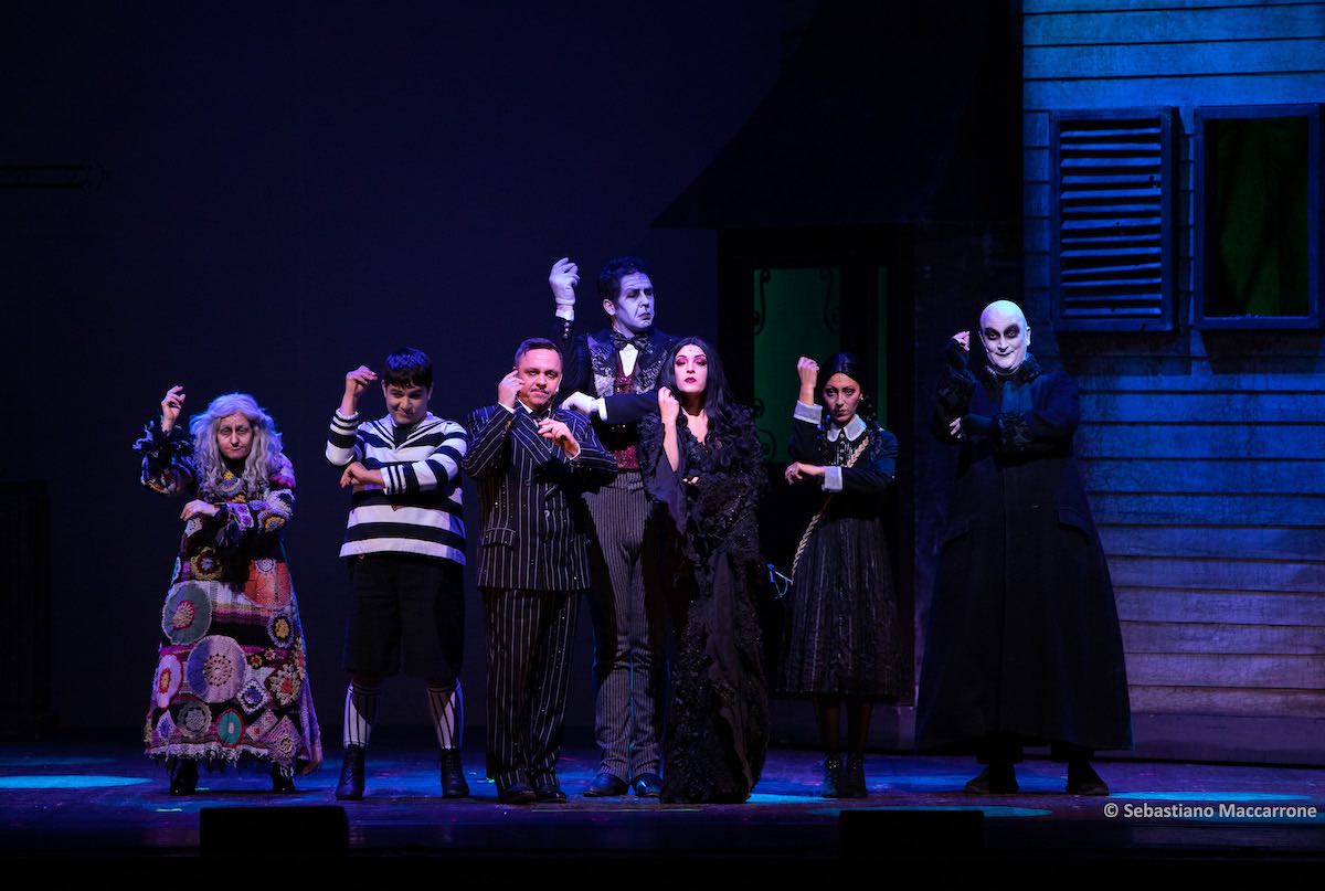 Essere un Addams… secondo Gabriele Cirilli